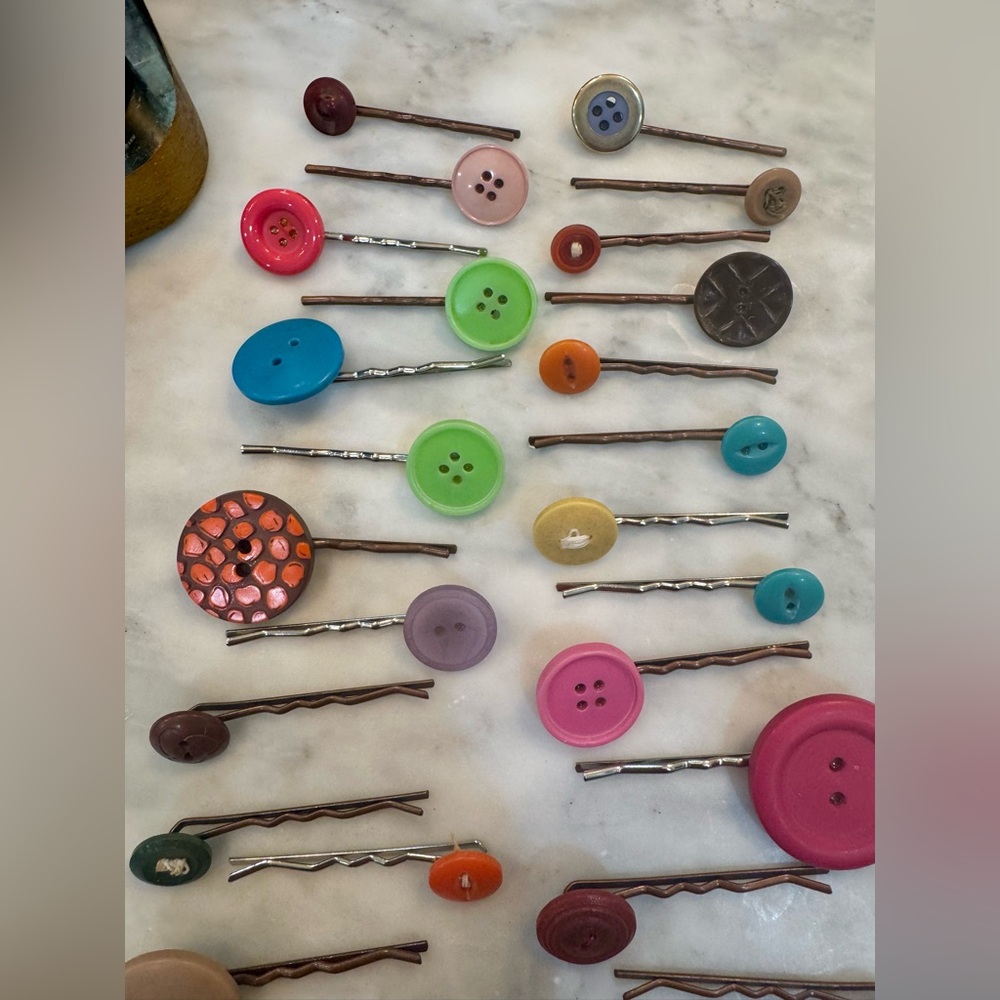 Colorful Button Hair Clips - Picture 2 of 3